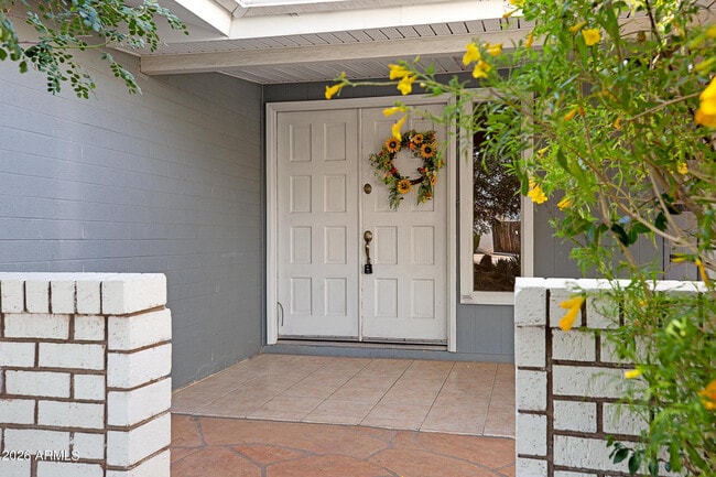 Building Photo - 1036 E Geneva Dr