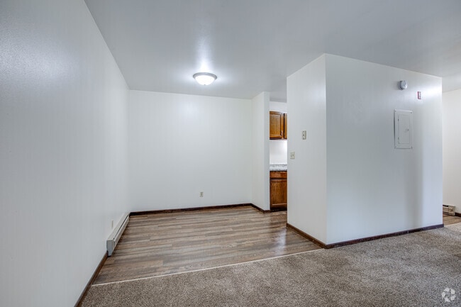 1BR, 1BA - 624SF