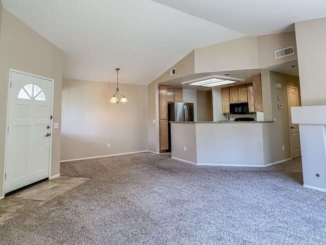 Beautiful 2 Bed, 2 Bath Townhome in Belser... - Beautiful 2 Bed, 2 Bath Townhome in Belser...