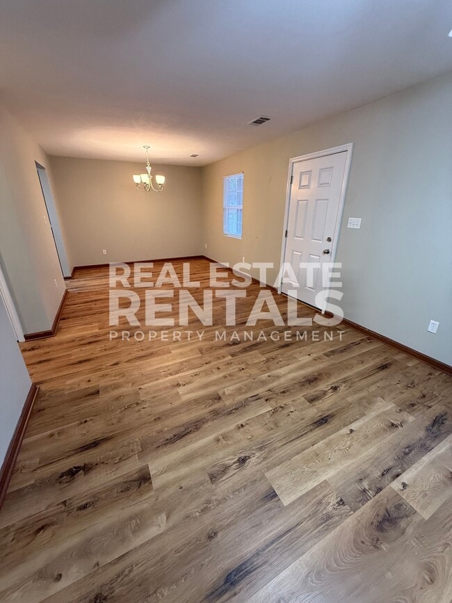 Photo - 1835 Elwyn Ave