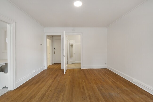 Photo - z-103125-Campus Apartments