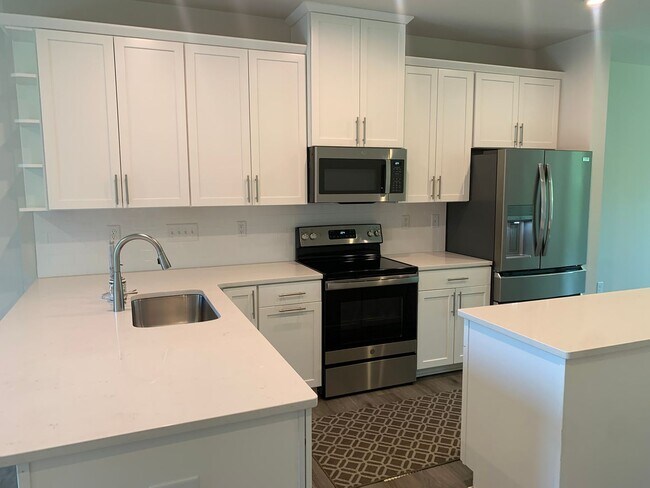 Photo - Beautiful Three Bedroom Townhouse!