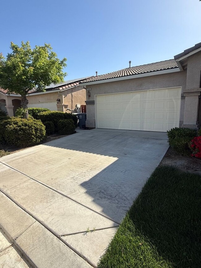 Building Photo - 55+ Gated Community Beautiful 3 Bed / 2 Bath Home in Desirable