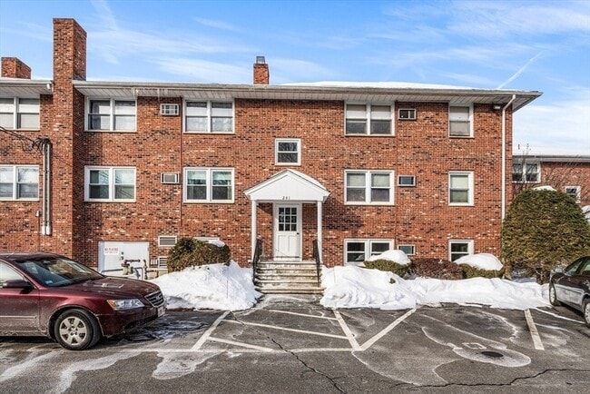 Building Photo - 241 Main St Unit C9