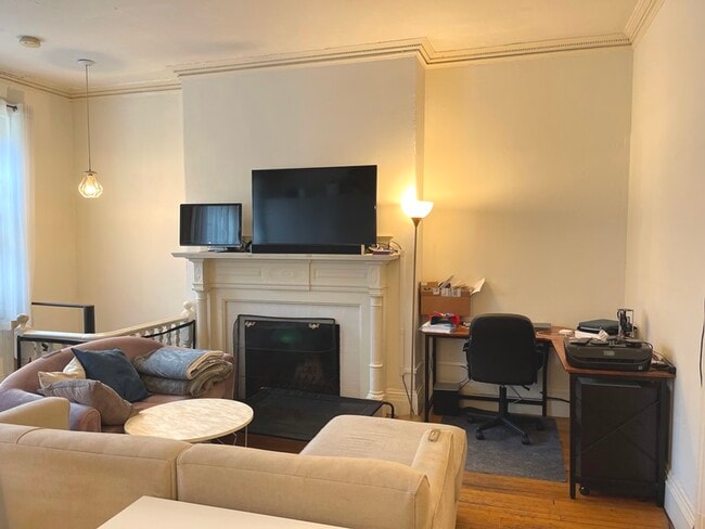 Building Photo - 507 Beacon St Unit #1R Rental
