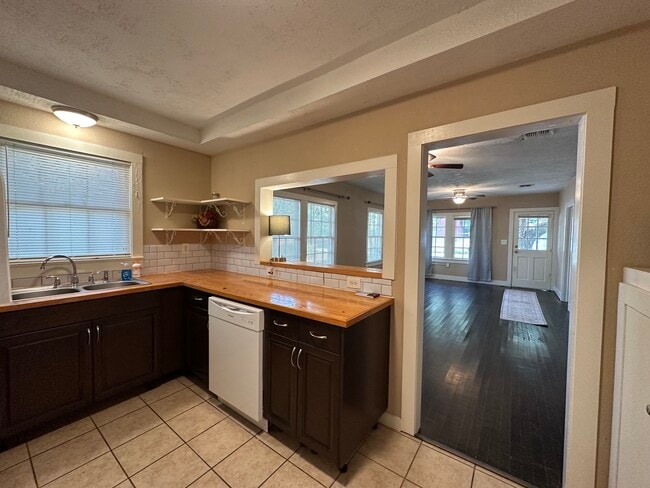 Photo - 706 W Willis St