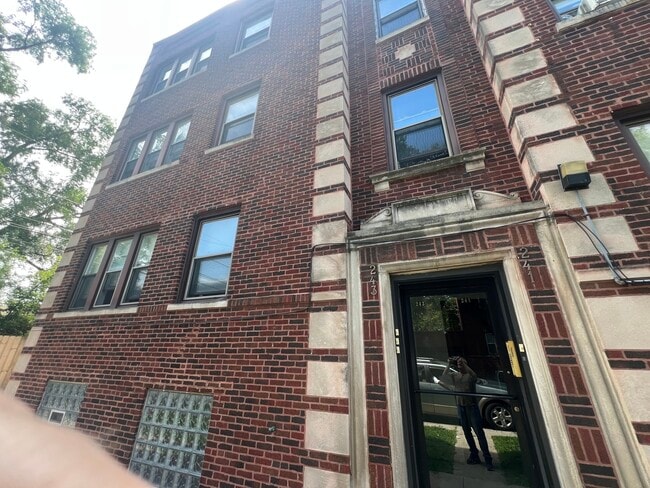Building Photo - 241 E 108th St Unit 1