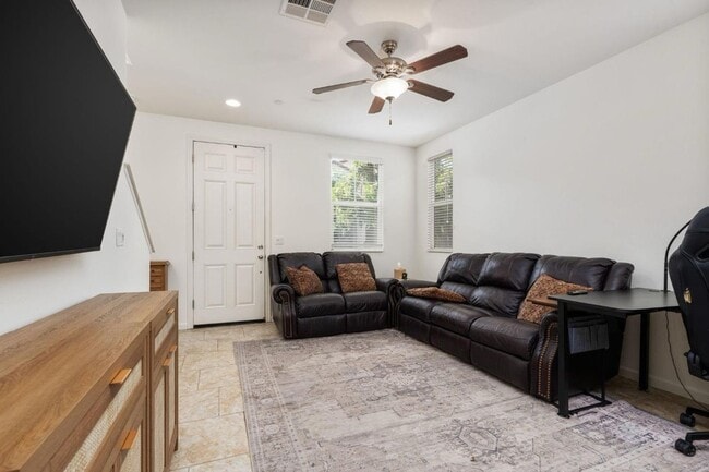 Photo - $2,090 Barstow & De Wolf, 3 Bedroom House ...