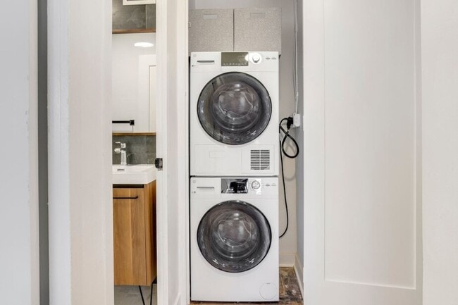 In unit Washer Dryer - Colony House Apartments