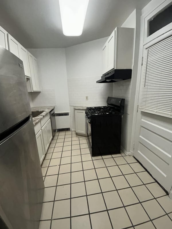 Building Photo - 13660 Fairhill Rd Rental