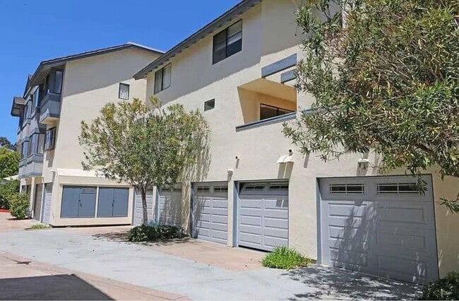 Spacious 2 Bedroom 2-1/2 Bathroom Townhome... - Spacious 2 Bedroom 2-1/2 Bathroom Townhome...