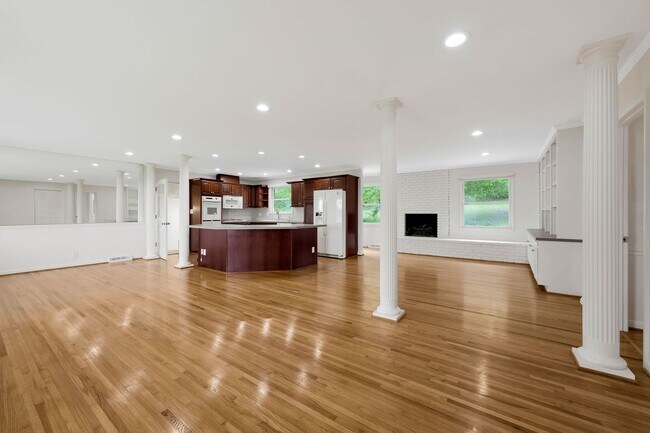 Photo - Awesome 3BE/2BA ranch style home in the We...