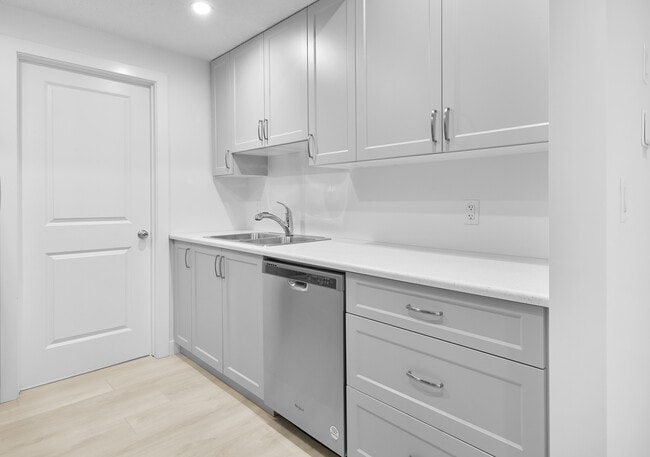 Photo - 3030-3169 169 St. SW