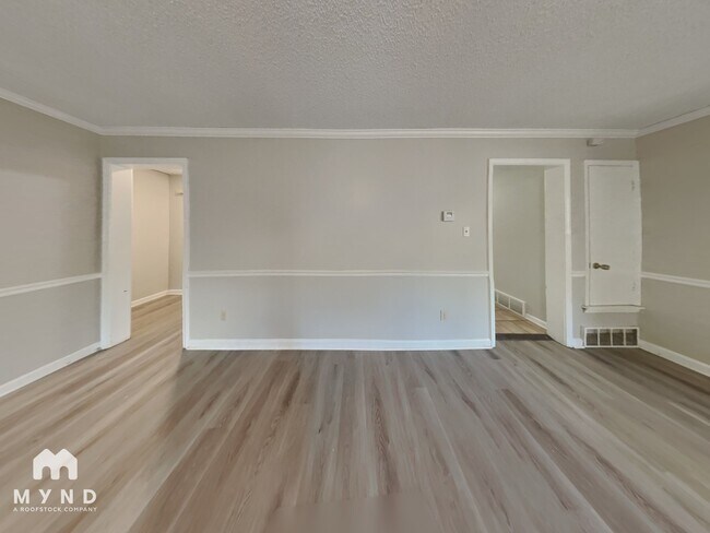 Photo - 976 Clarington Dr