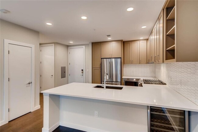 Building Photo - 900 S 1st St Unit 310