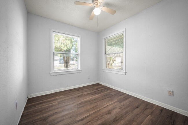 Photo - 1602 Wambolt St