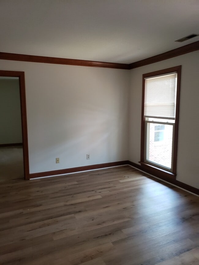 West Raleigh. Perfect for Roommates. Walk to NCSU! On Wolfline.