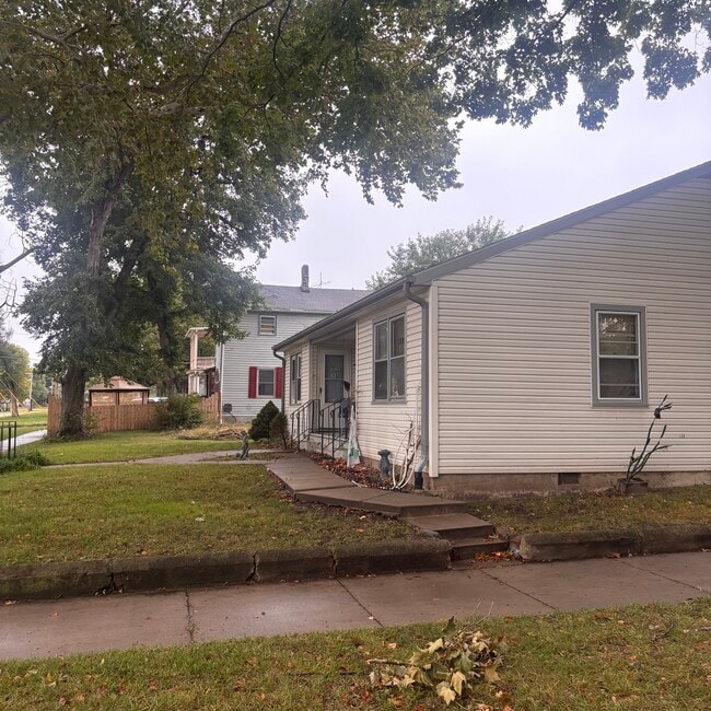 Photo - 923 SW 8th Ave