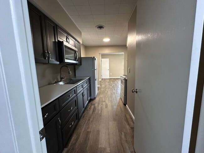 Photo - 2 Bedroom, 1 Bathroom Upper Level Apartment!