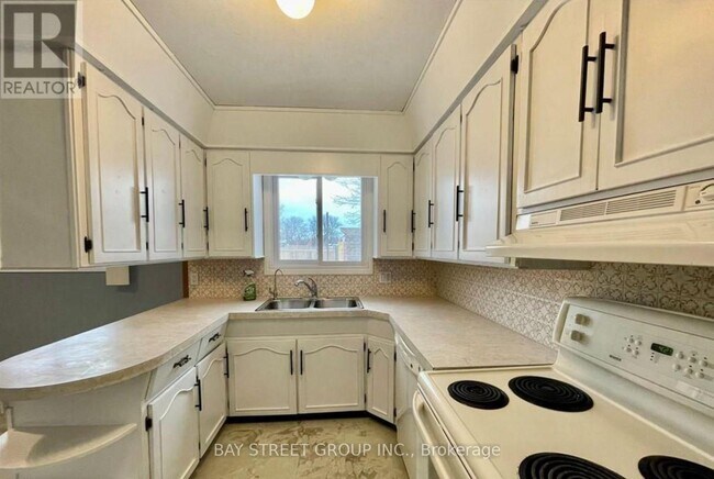 Photo - 6852 Hagar Ave