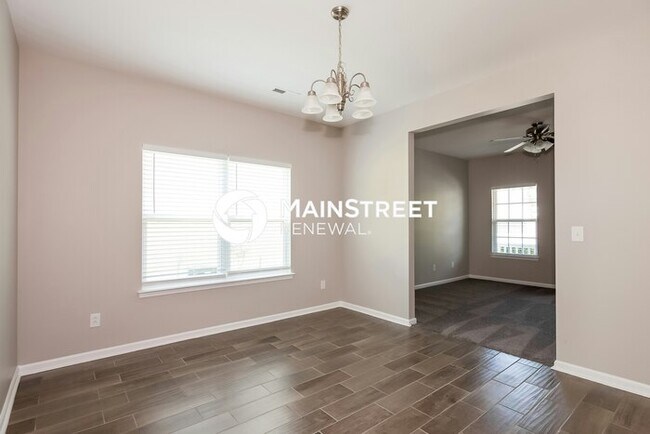 Photo - 4 Bedroom Pet-Friendly Home in Charlotte, NC with Main Street Renewal