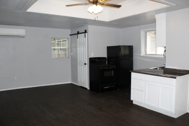 Photo - 803 N East St