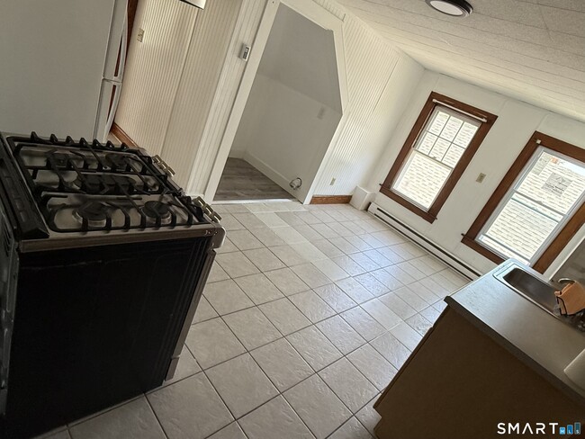 Photo - 142 Montauk Ave Unit 3rd Floor