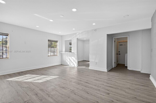 Photo - 708 SW 10th St Unit 1