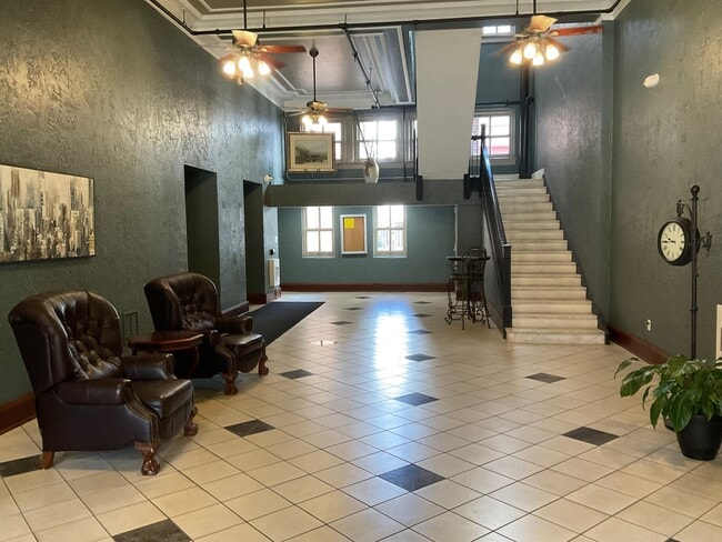 Photo - 112 W Washington Blvd