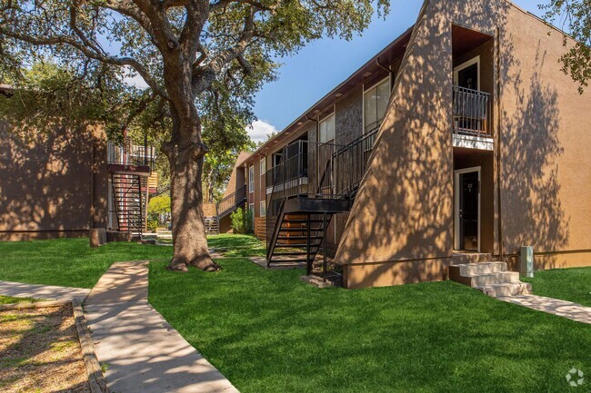 Building Photo - Green Oaks at Medical Apartments