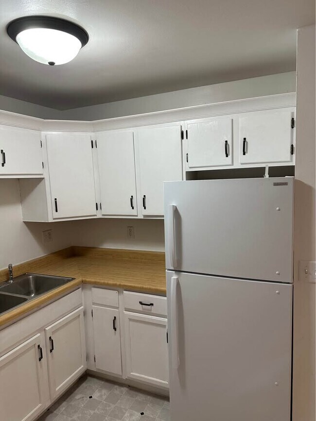 Photo - 212 Logan St