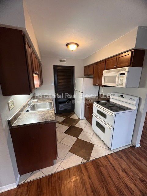 Photo - 23 Kensington Heights Rd Unit E