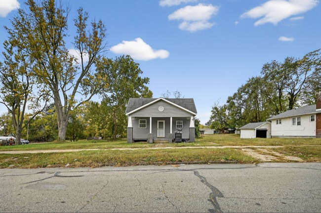 Building Photo - 979 W King St