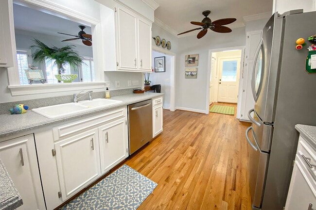Photo - Beautifully FURNISHED 3bd/2.5 BA Home NO CATS
