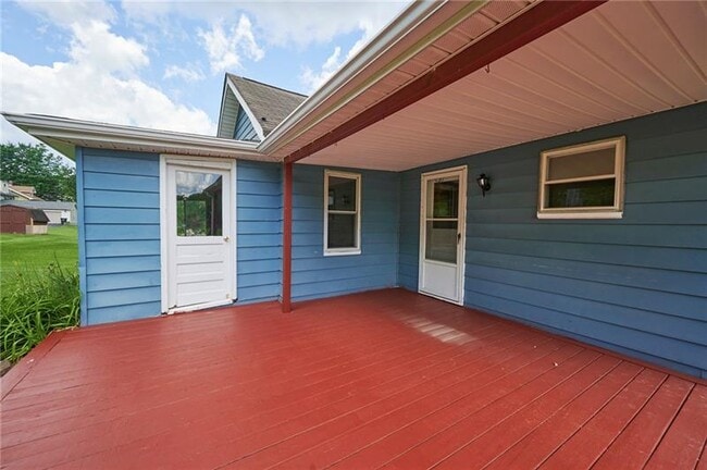 Photo - 105 Howard Derrick Ln