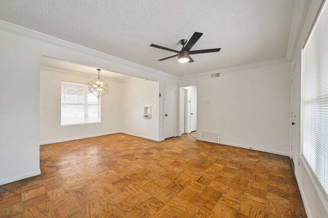 Photo - 6104 S Villa Ave