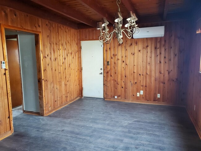 Photo - 1631 N Manhattan St