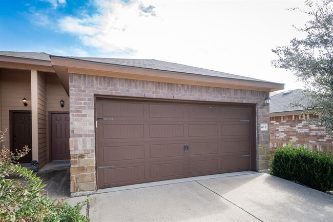 Building Photo - 448 Jack Rabbit Ln