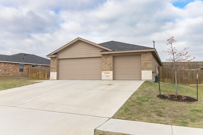 Photo - "Charming 3-Bedroom Retreat with 2 Baths and 1,760 Sq Ft of Comfort in Copperas Cove!"