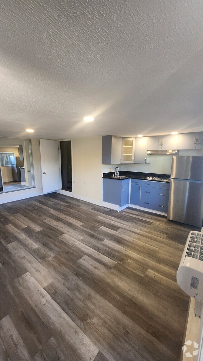 Building Photo - 885 Fourth Ave Unit 1 Rental