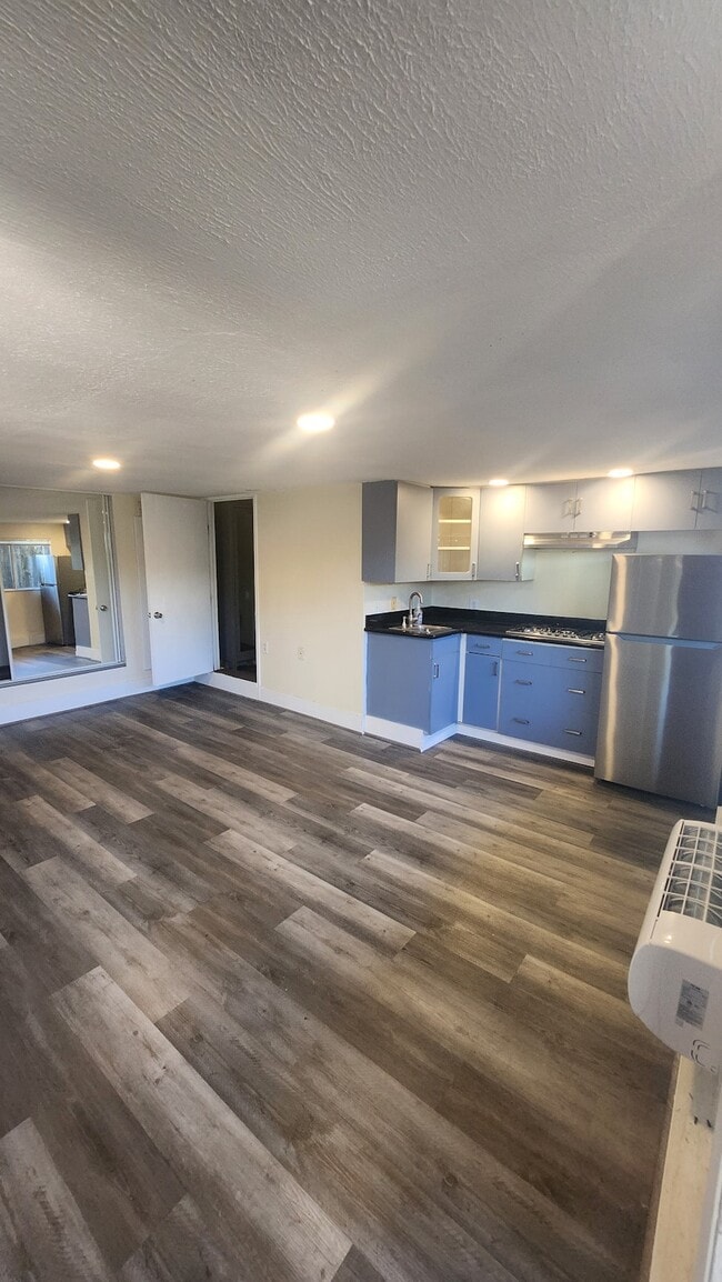 Building Photo - 885 Fourth Ave, Unit 1 Rental