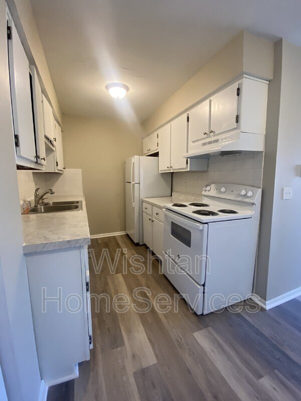 Photo - 219 Charleston Blvd Unit Apt 6