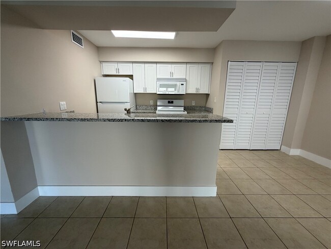 Building Photo - 5317 Summerlin Rd Unit 1702