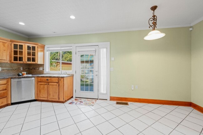 Photo - 206 W Waverly Pl