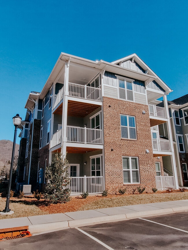 Palisades at Plott Creek Apartments Waynesville, NC