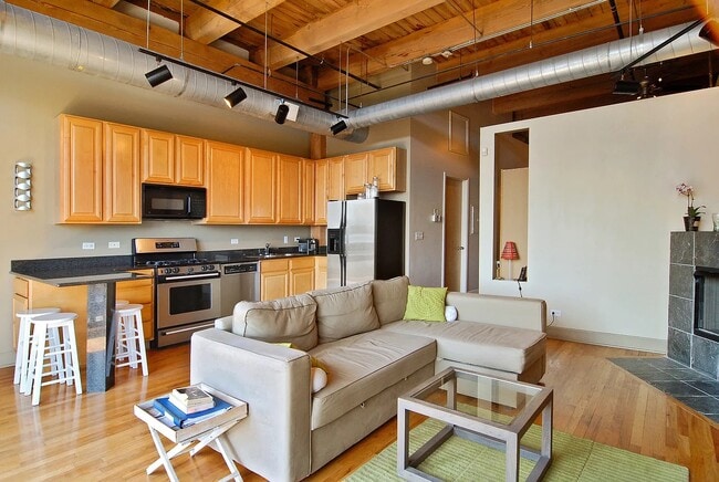 Photo - 2735 W Armitage Ave Unit 305