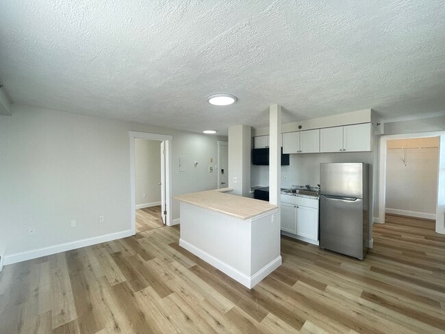 Building Photo - 251 Pine St Unit 304
