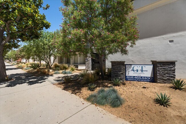 Gateway Tarzana Apartments