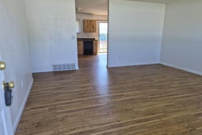 Photo - 1229 Hawthorne Ln Unit 1229