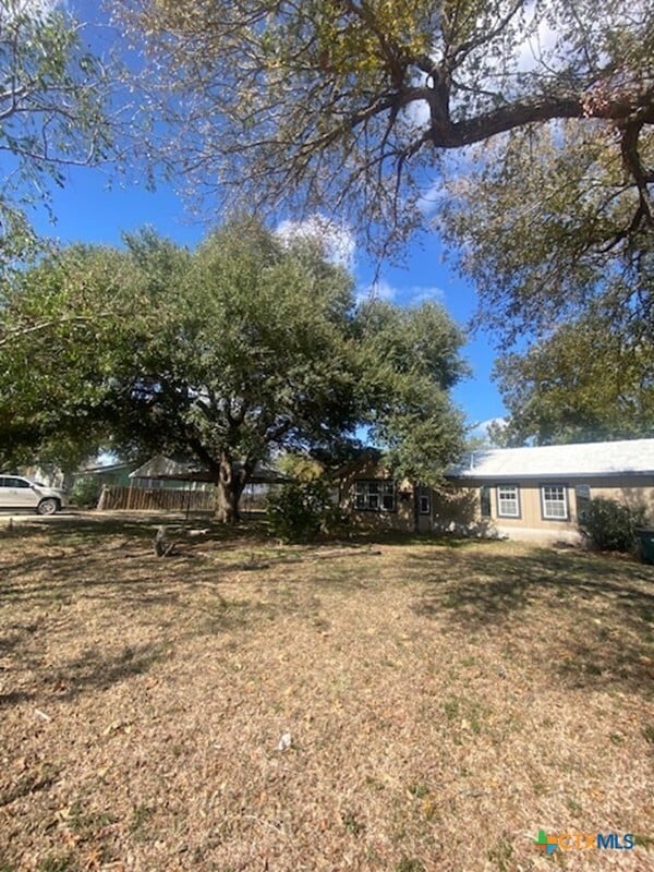 214 S Hackberry Ave